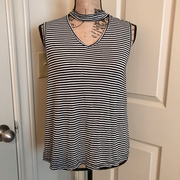 Wishful Park Tops - 🛍2/$10 Sleeveless choker top